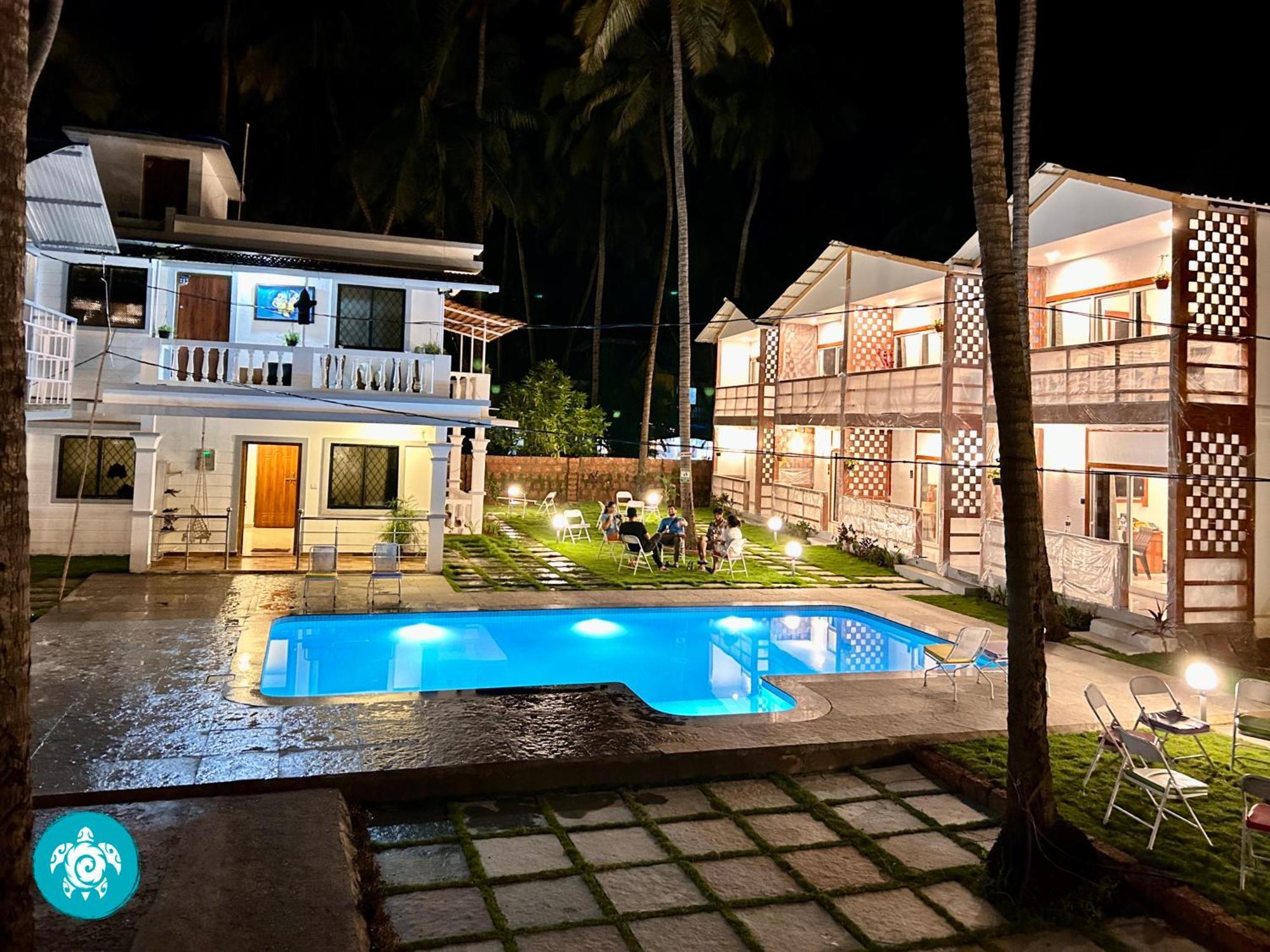White Turtle Hotel Morjim Exterior photo